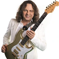 «Музыка, гитара, любовь». Сольный концерт Виктора Зинчука